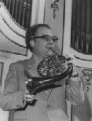 Peter Damm playing his piccolo horn by Friedbert Syhre. Photo: Günter Seidel, Leipzig.